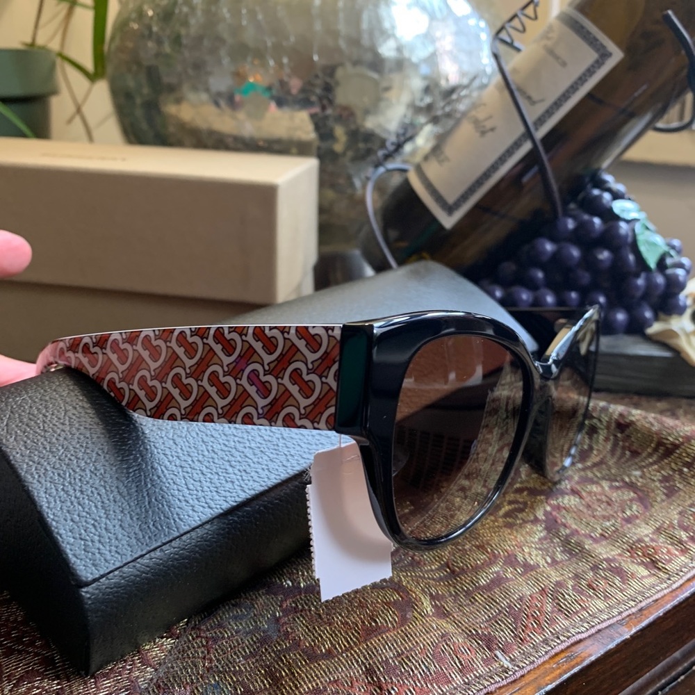Authentic BURBERRY 54 Butterfly acetate sunglasses - Picture 14 of 15